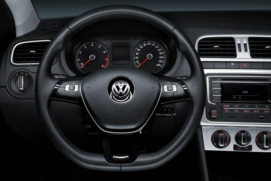 Панель приборов Volkswagen Vento Allstar 2016 года  (MX) (фото 8 из 10)